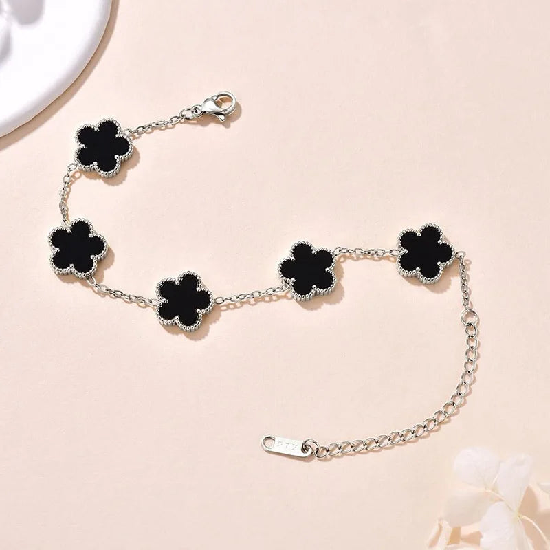 Lucky Clover Double-Sided Flower Bracelet – Elegance with a Touch of Fortune